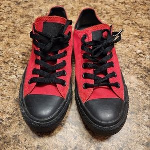 Red and Black Converse Size 7 / Men 5